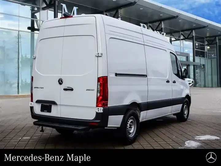 Mercedes-Benz Sprinter 2026 photo 4