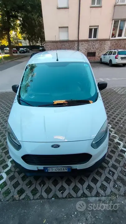 Ford Transit Courier 2018 photo 5