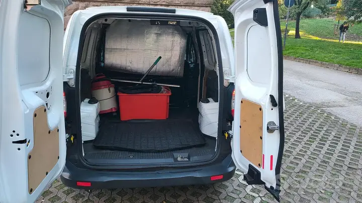 Ford Transit Courier 2018 photo 4