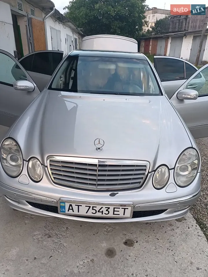 Mercedes-Benz E-Class 2003 photo 2