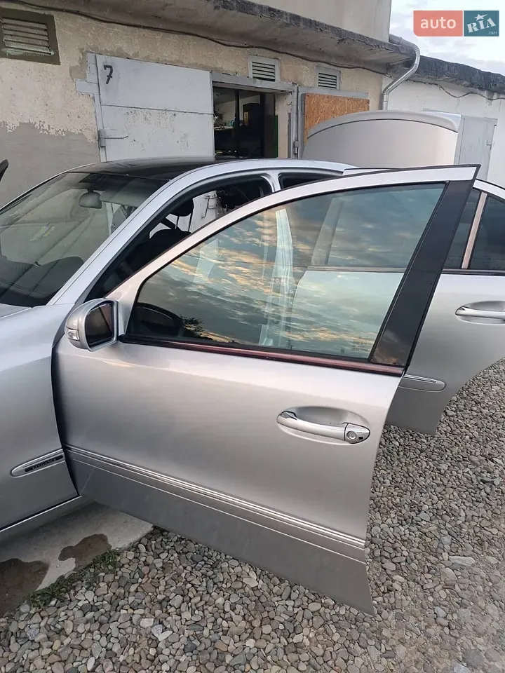 Mercedes-Benz E-Class 2003 photo 4