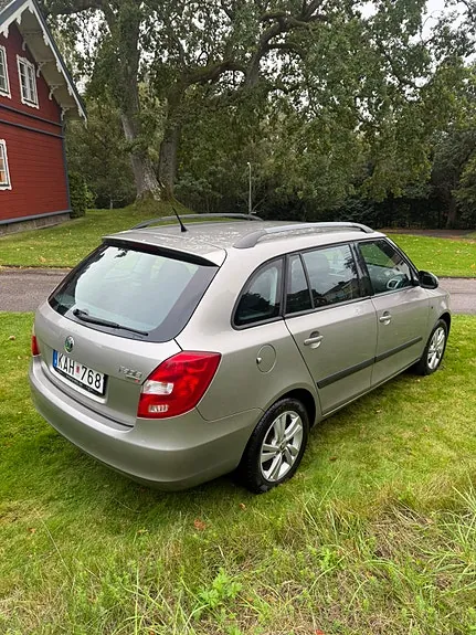 Skoda Fabia 2010 photo 4
