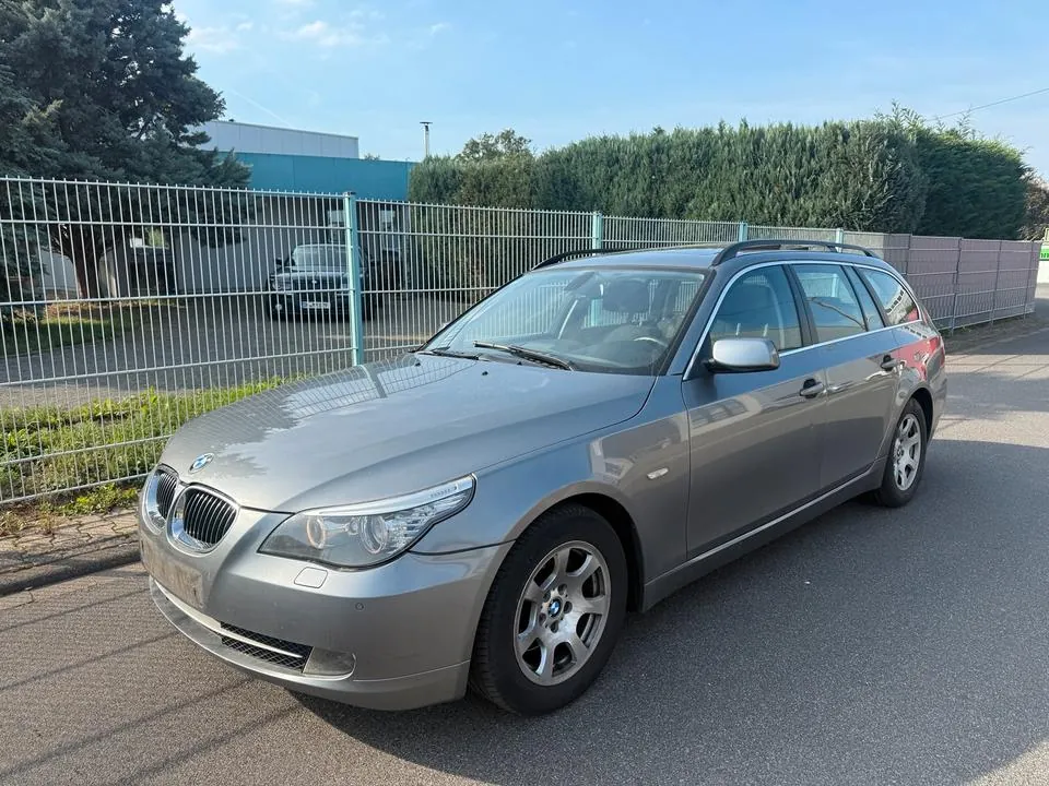 BMW E61 523I