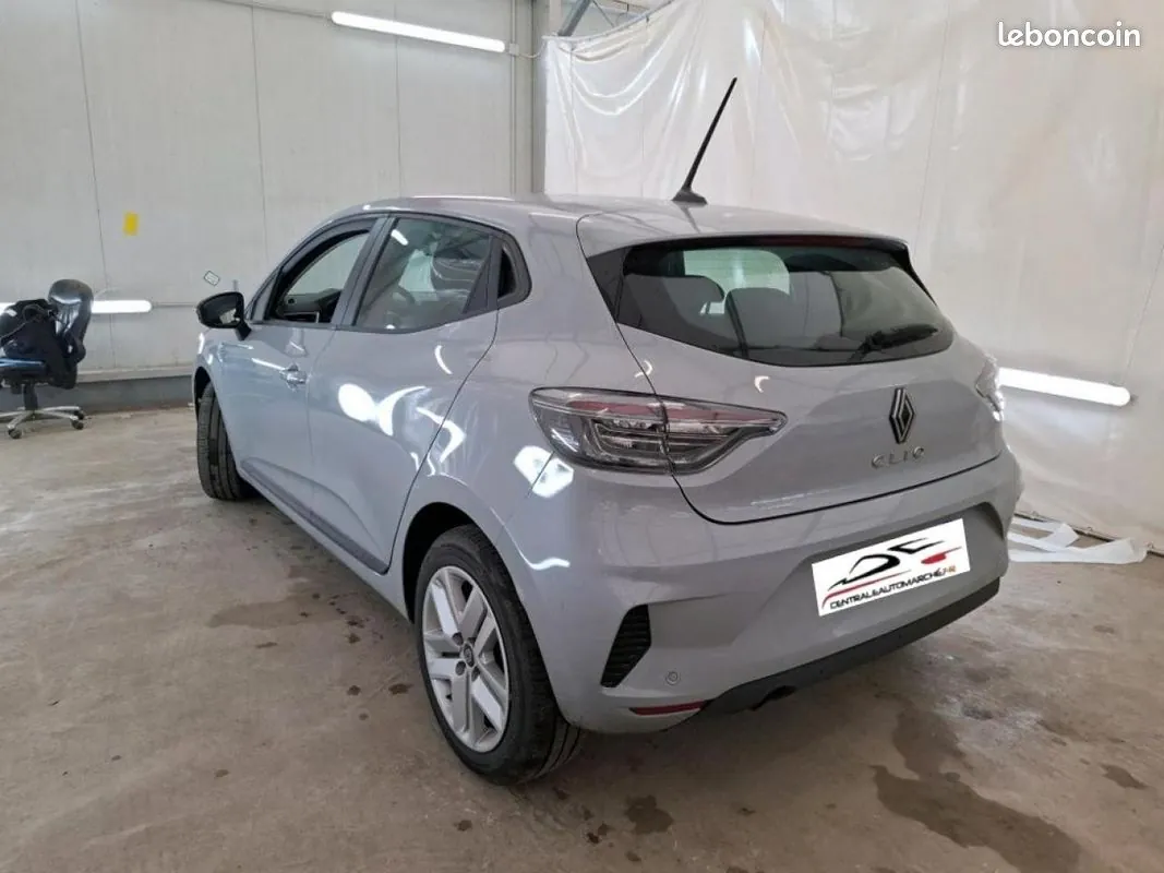 Renault Clio 2024 photo 2