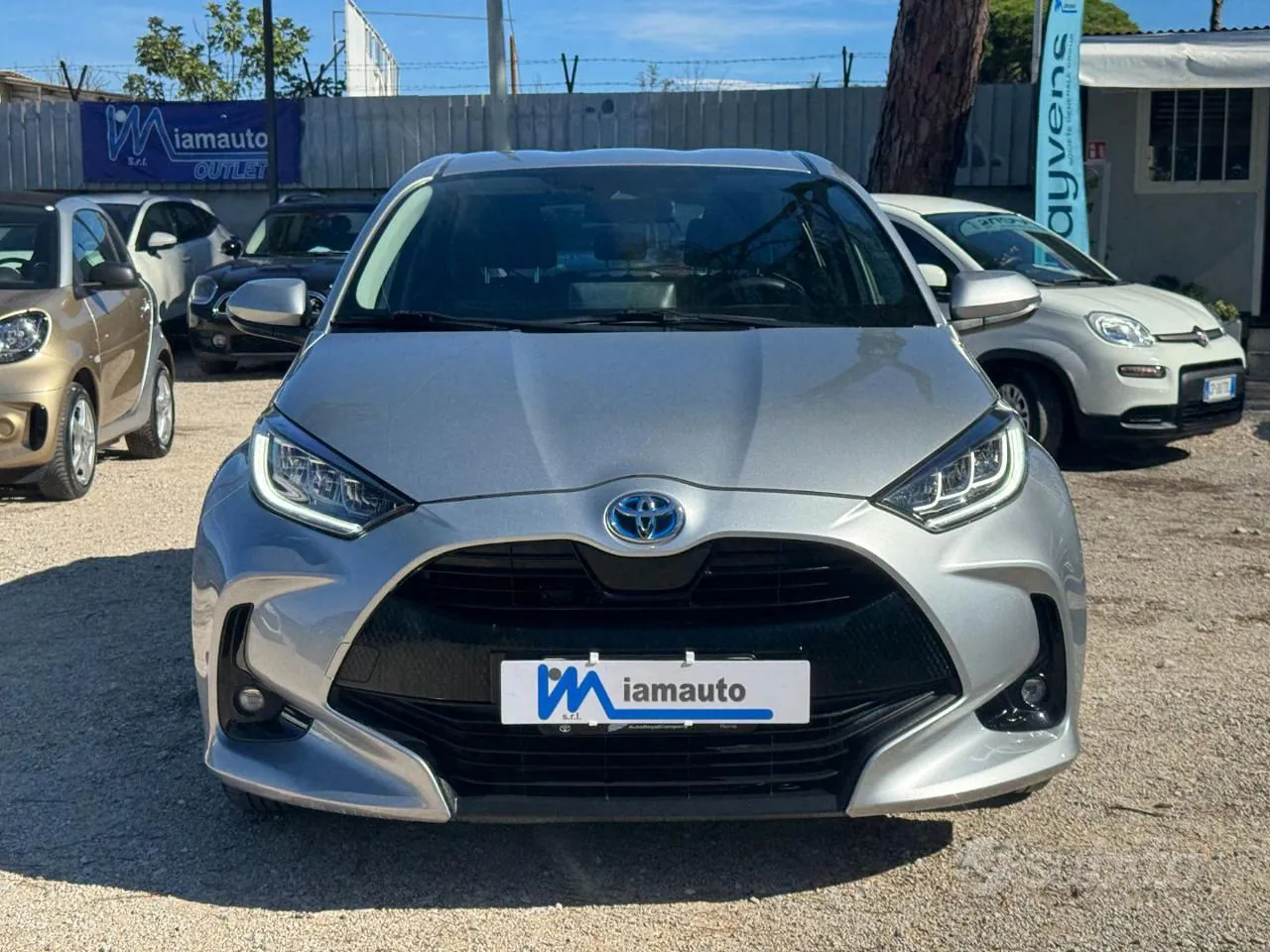 Toyota Yaris 2022 photo 2