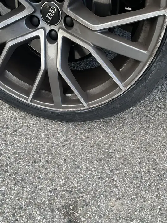 Audi Q7 2023 photo 2