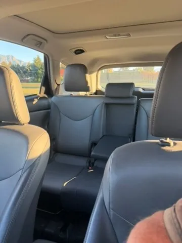 Toyota Prius V 2014 photo 3