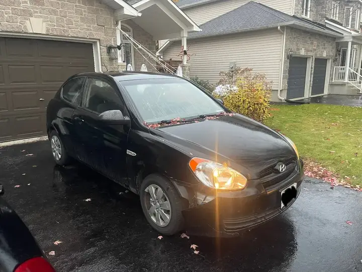 Hyundai Accent 2010 photo 2