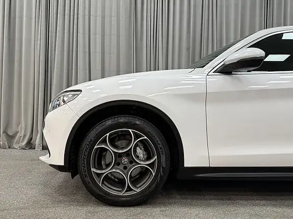 Alfa Romeo Stelvio 2017 photo 4