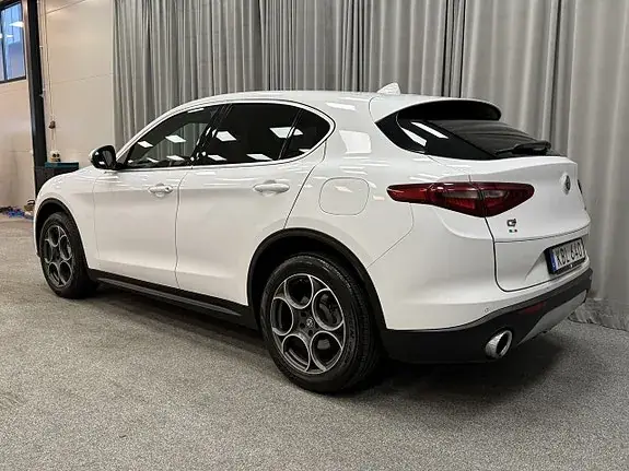 Alfa Romeo Stelvio 2017 photo 3
