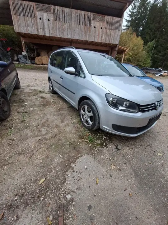 Volkswagen Touran 2011 photo 3