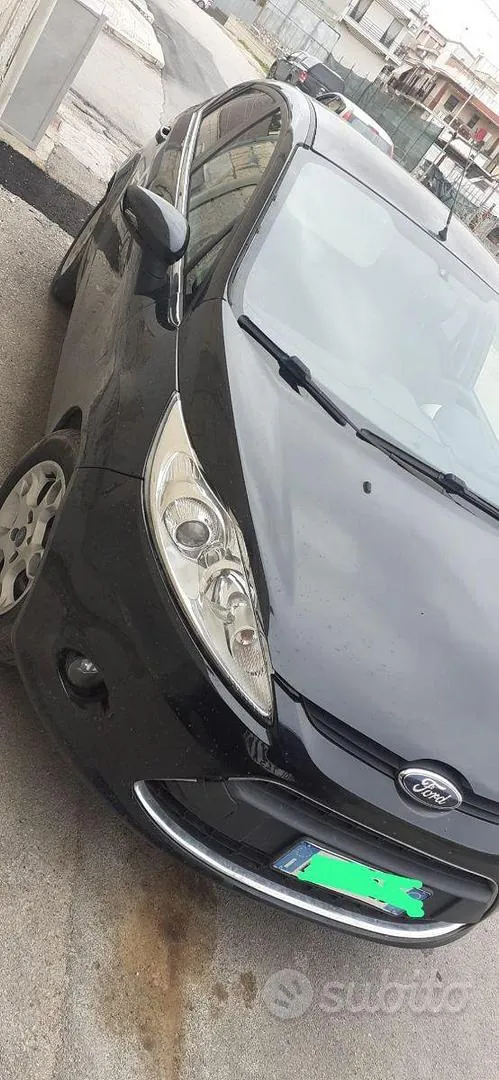 Ford Fiesta 2010 photo 2