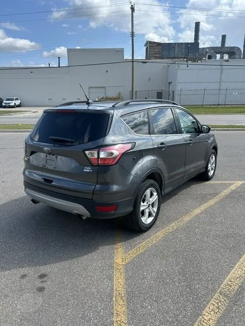 Ford Escape 2018 photo 2