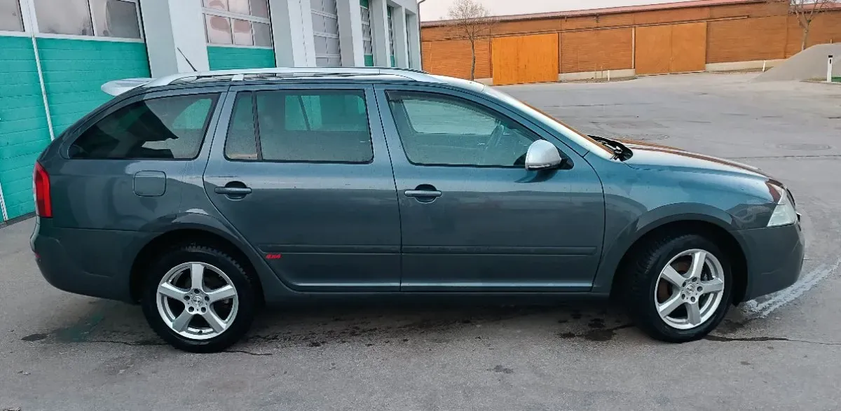Skoda Octavia 2007 photo 2