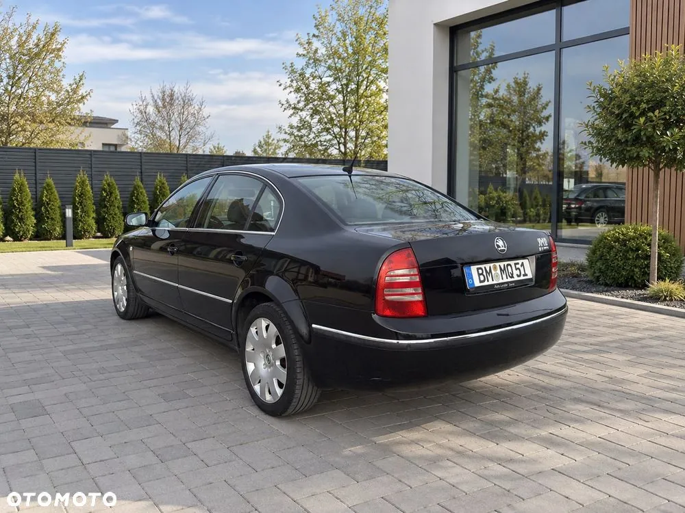 Skoda Superb 2004 photo 4