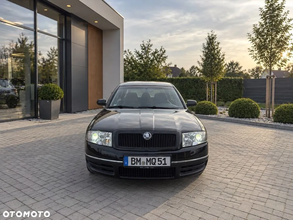 Skoda Superb 2004 photo 2