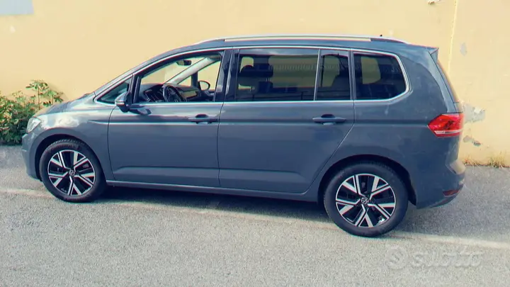 Volkswagen Touran 2022 photo 2