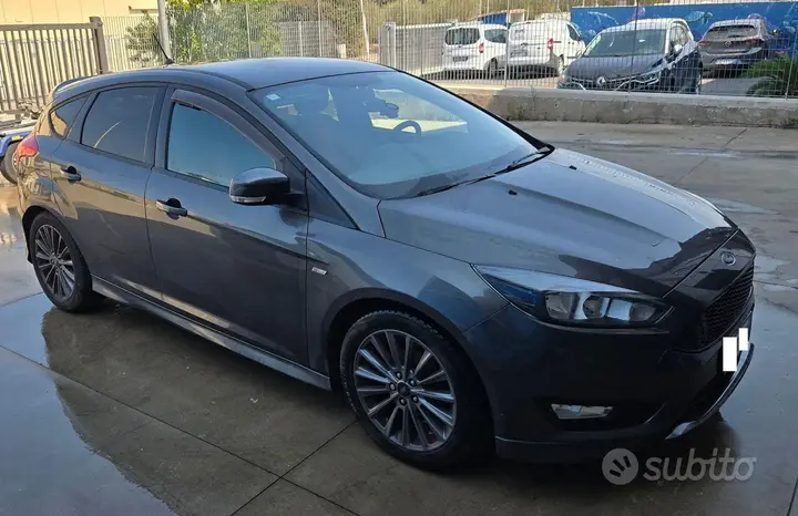 Ford Focus 2018 photo 2