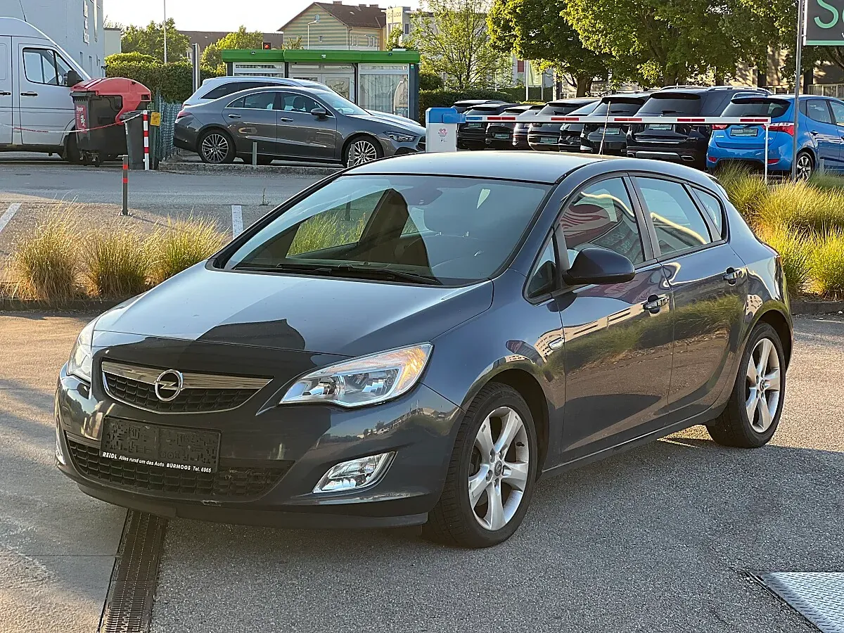 Opel Astra 2012 photo 3