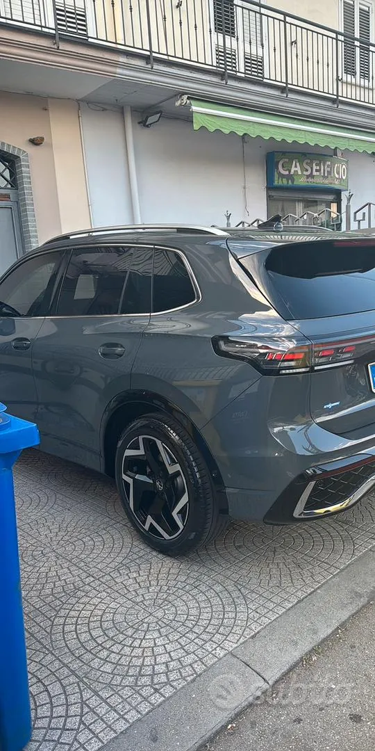 Volkswagen Tiguan 2024 photo 4