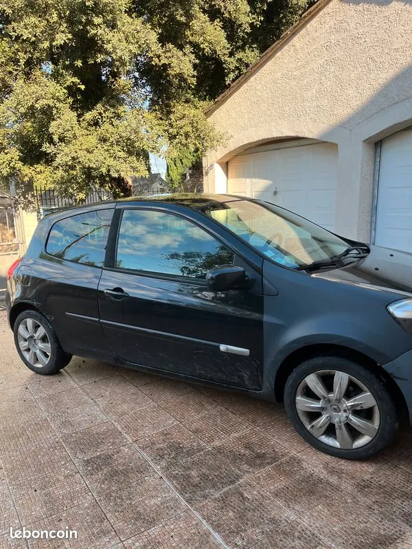 Renault Clio 2010 photo 3
