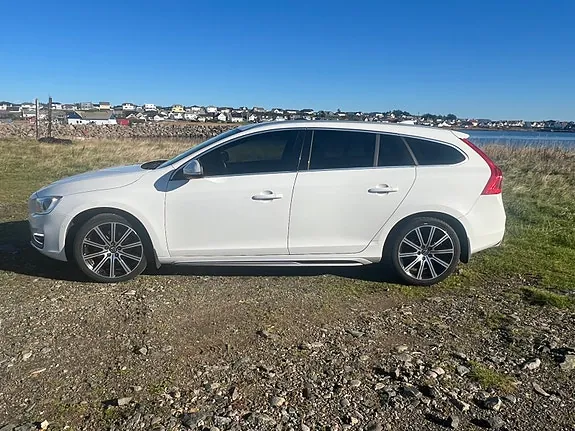 Volvo V60 2016 photo 2