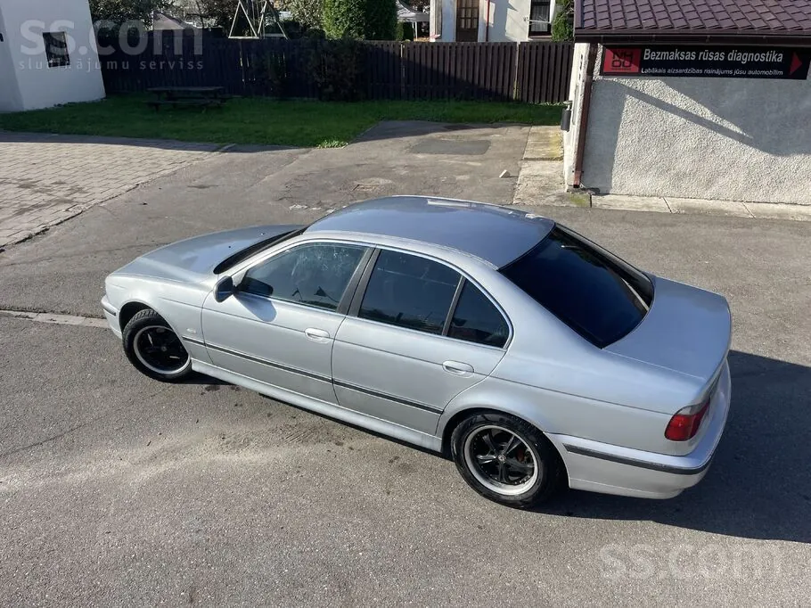 BMW E39 1997 photo 2