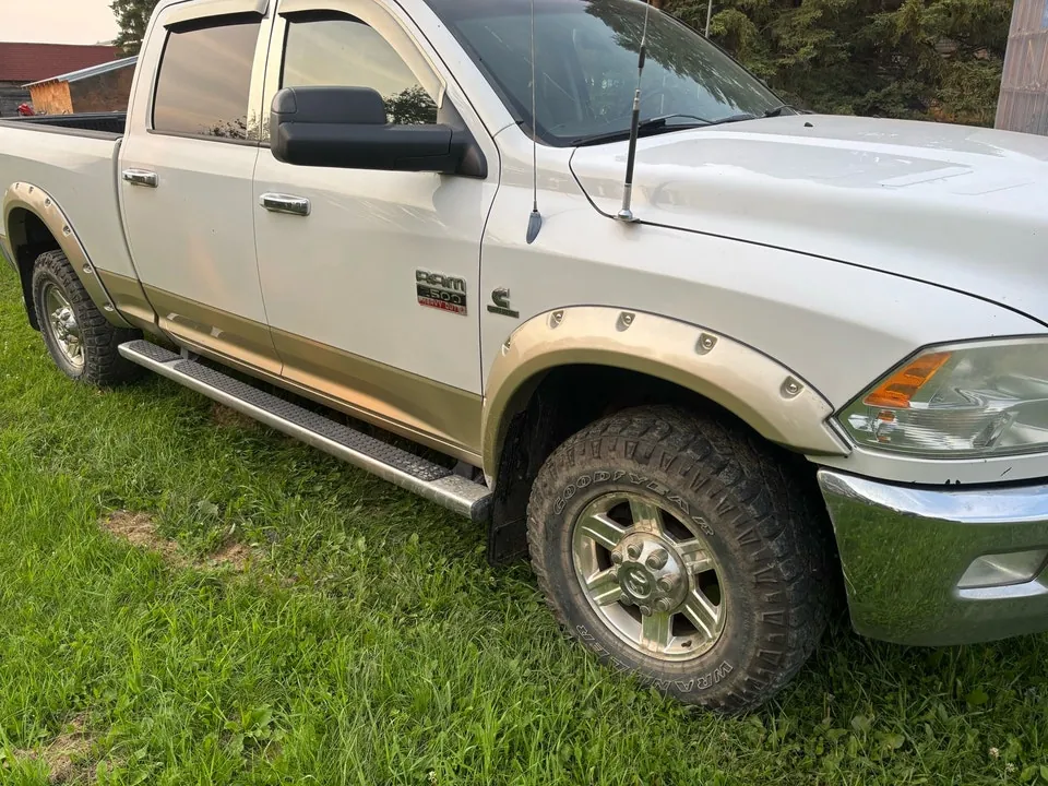 Dodge Ram 2500 2011 photo 2