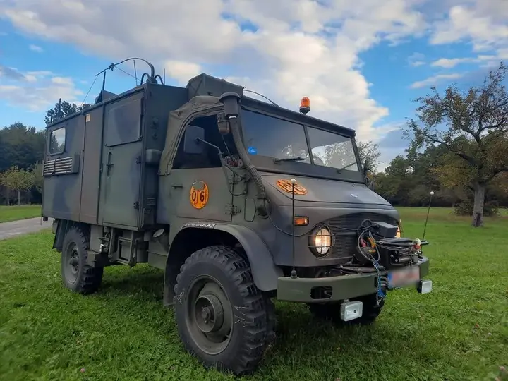 Mercedes-Benz Unimog 404