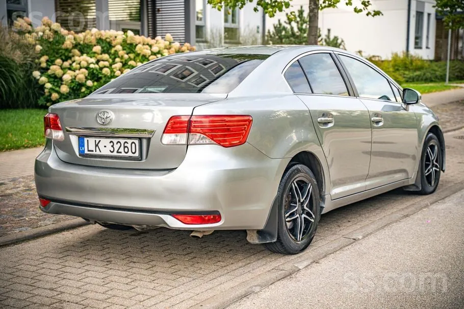 Toyota Avensis 2013 photo 4