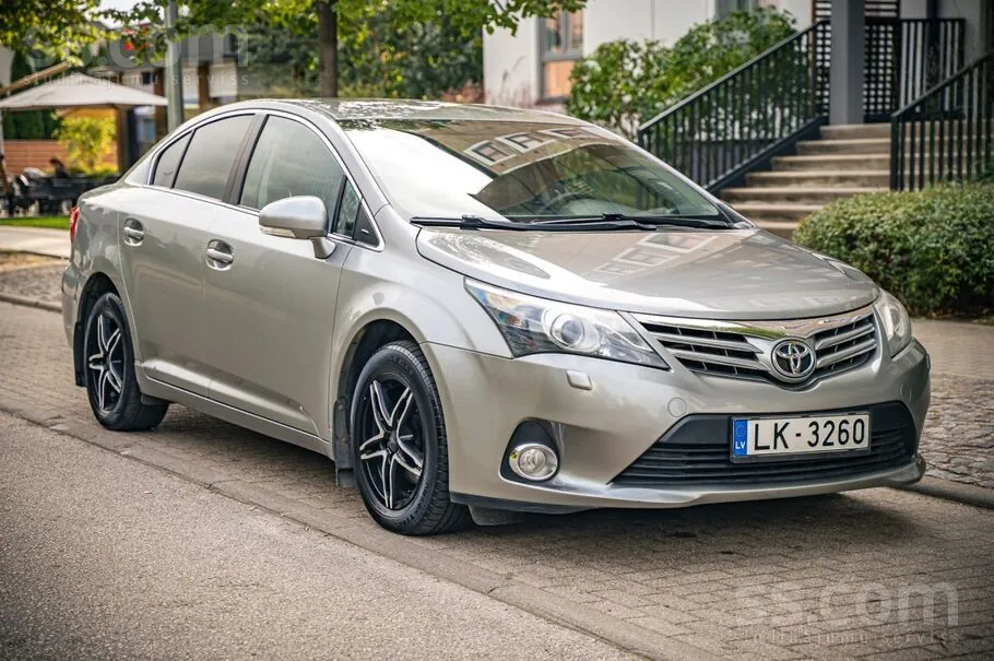 Toyota Avensis 2013 photo 3