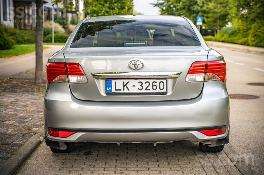 Toyota Avensis 2013 photo 5