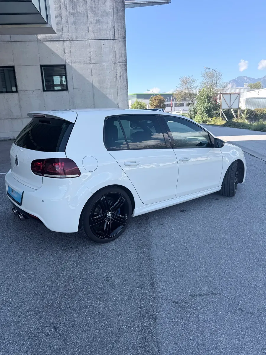 Volkswagen Golf 2011 photo 3