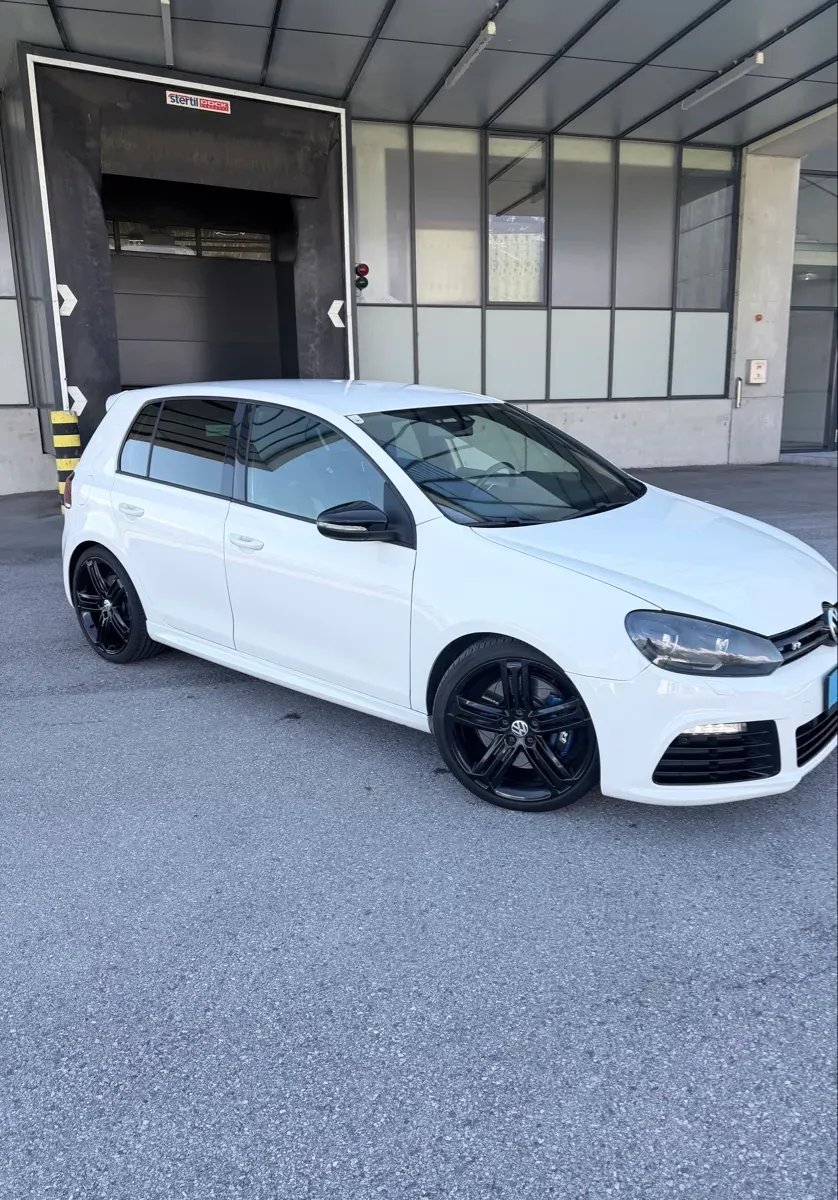 Volkswagen Golf 2011 photo 2