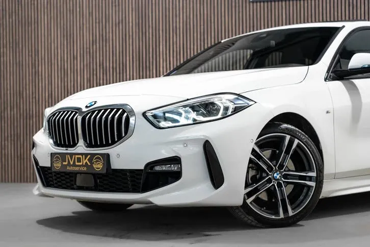 BMW 1 Series 2022 photo 2