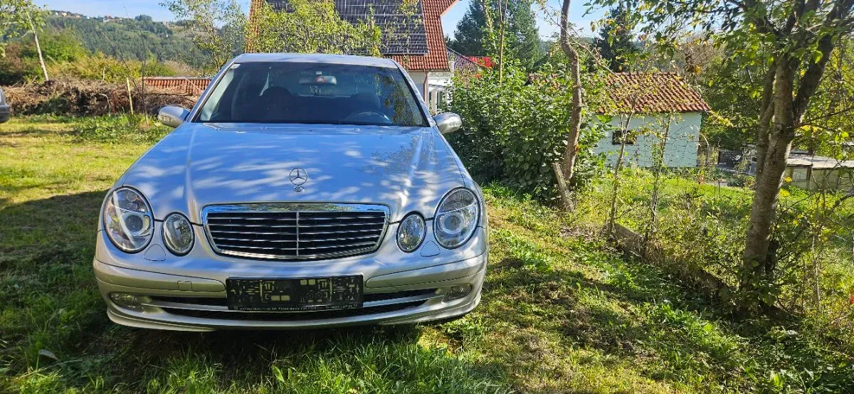 Mercedes-Benz E-Class 2003 photo 2