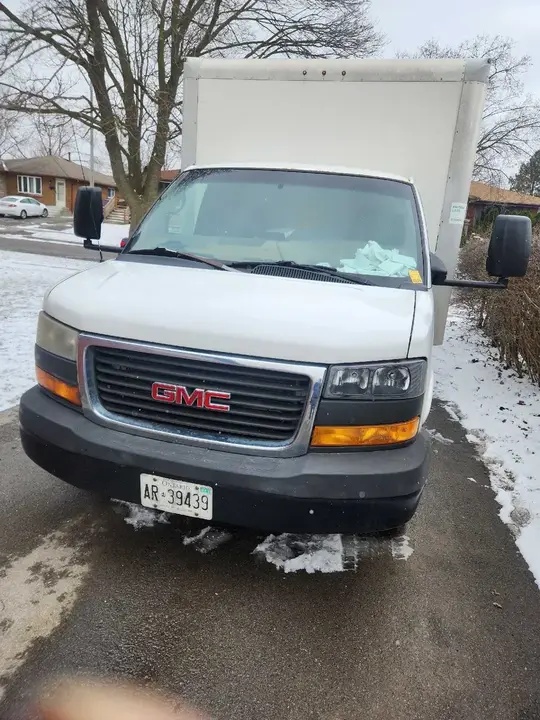 GMC Savana 2012 photo 2