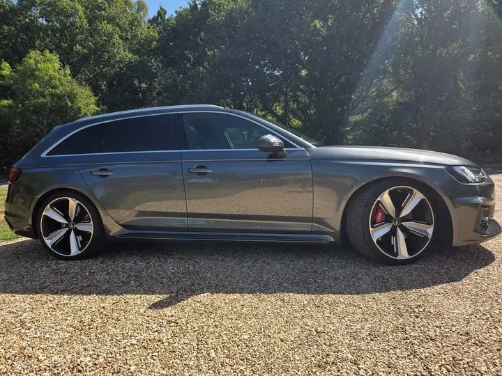 Audi Rs4 Avant 2018 photo 2