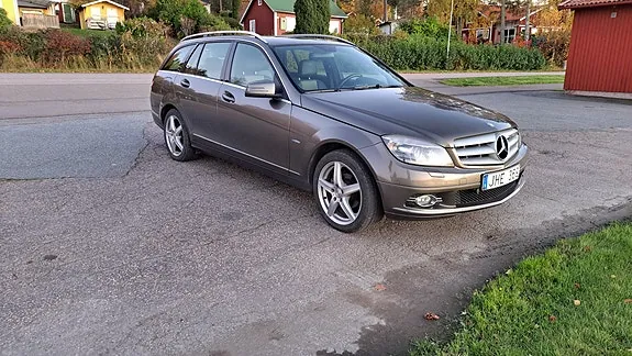 Mercedes-Benz C200 2010 photo 2