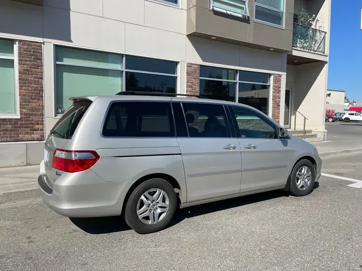 Honda Odyssey 2006 photo 2