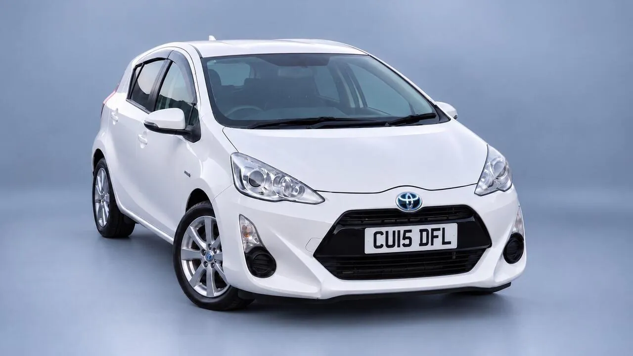 Toyota Aqua 2015 photo 2