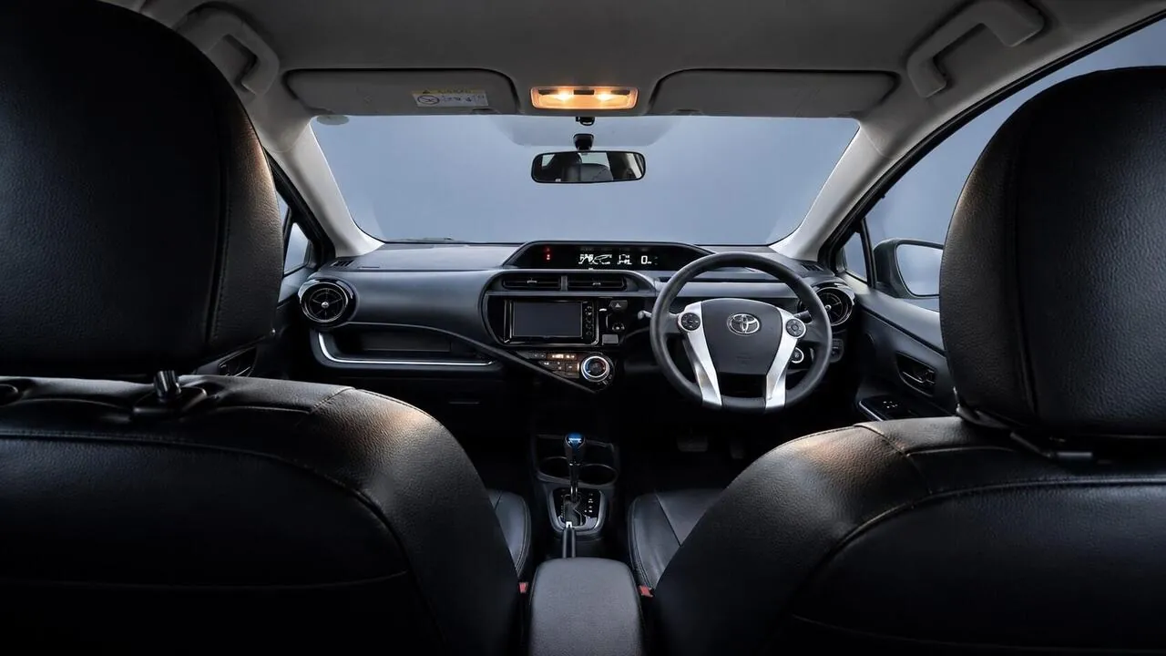 Toyota Aqua 2015 photo 5
