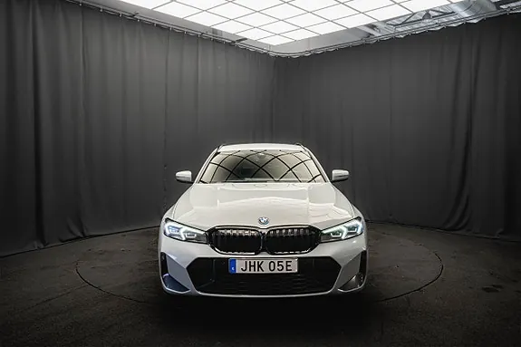 BMW 330E 2023 photo 4