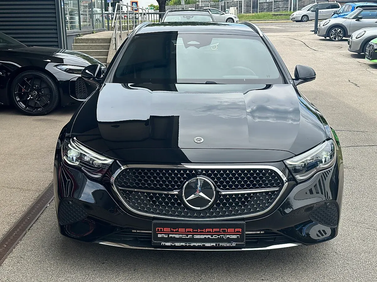 Mercedes-Benz E-Class 2025 photo 3