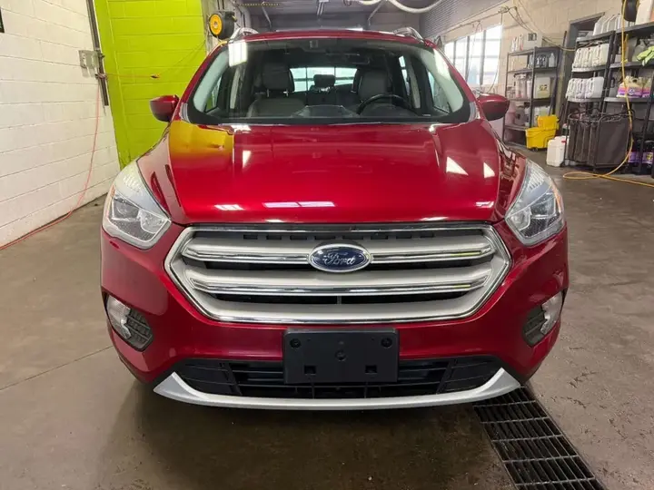 Ford Escape 2018 photo 2