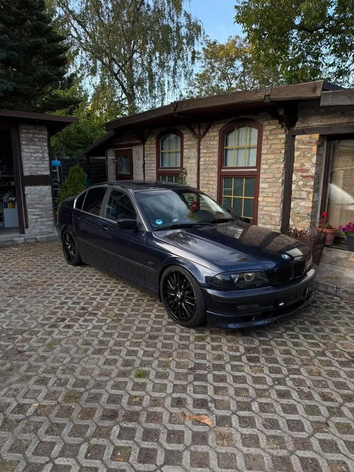 BMW 323I