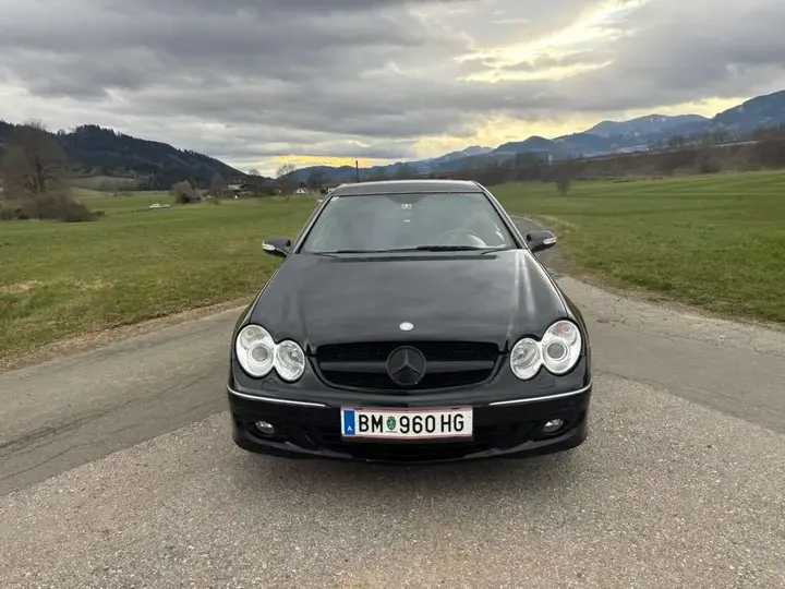 Mercedes-Benz Clk-Class 2005 photo 2
