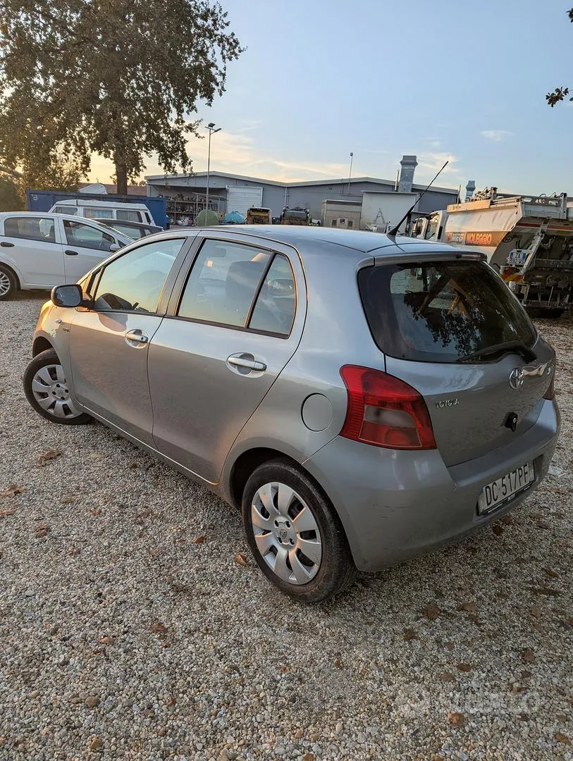 Toyota Yaris 2006 photo 4