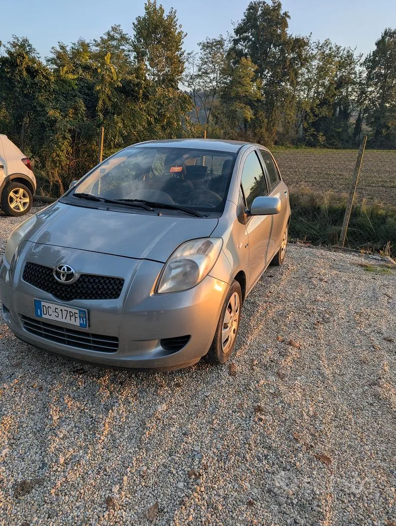 Toyota Yaris 2006 photo 2