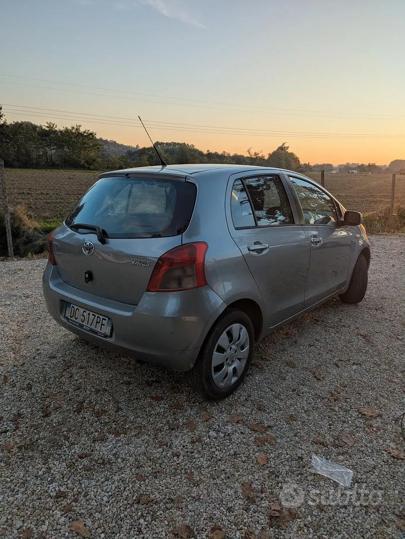 Toyota Yaris 2006 photo 3